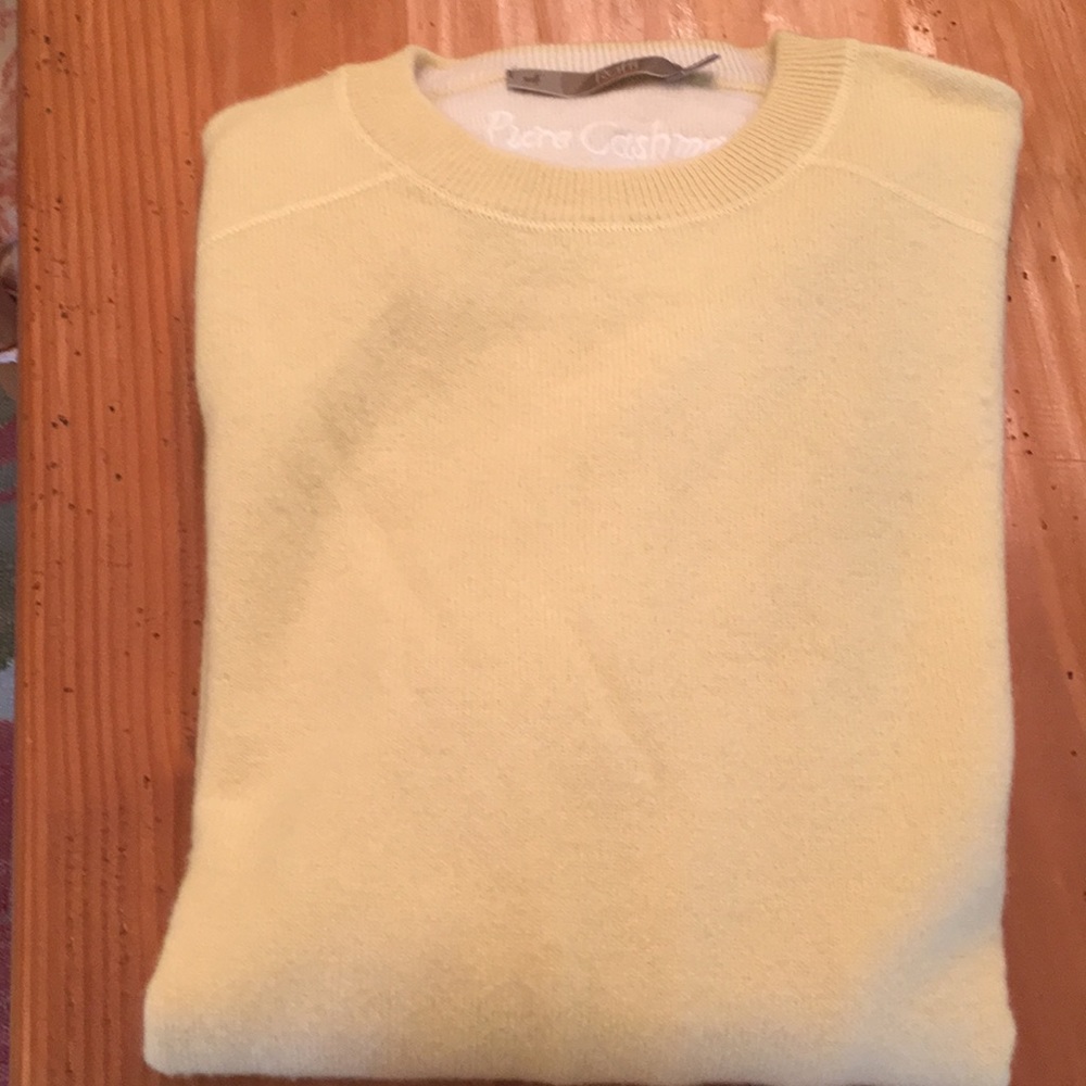 Mans yellow cashmere sweater